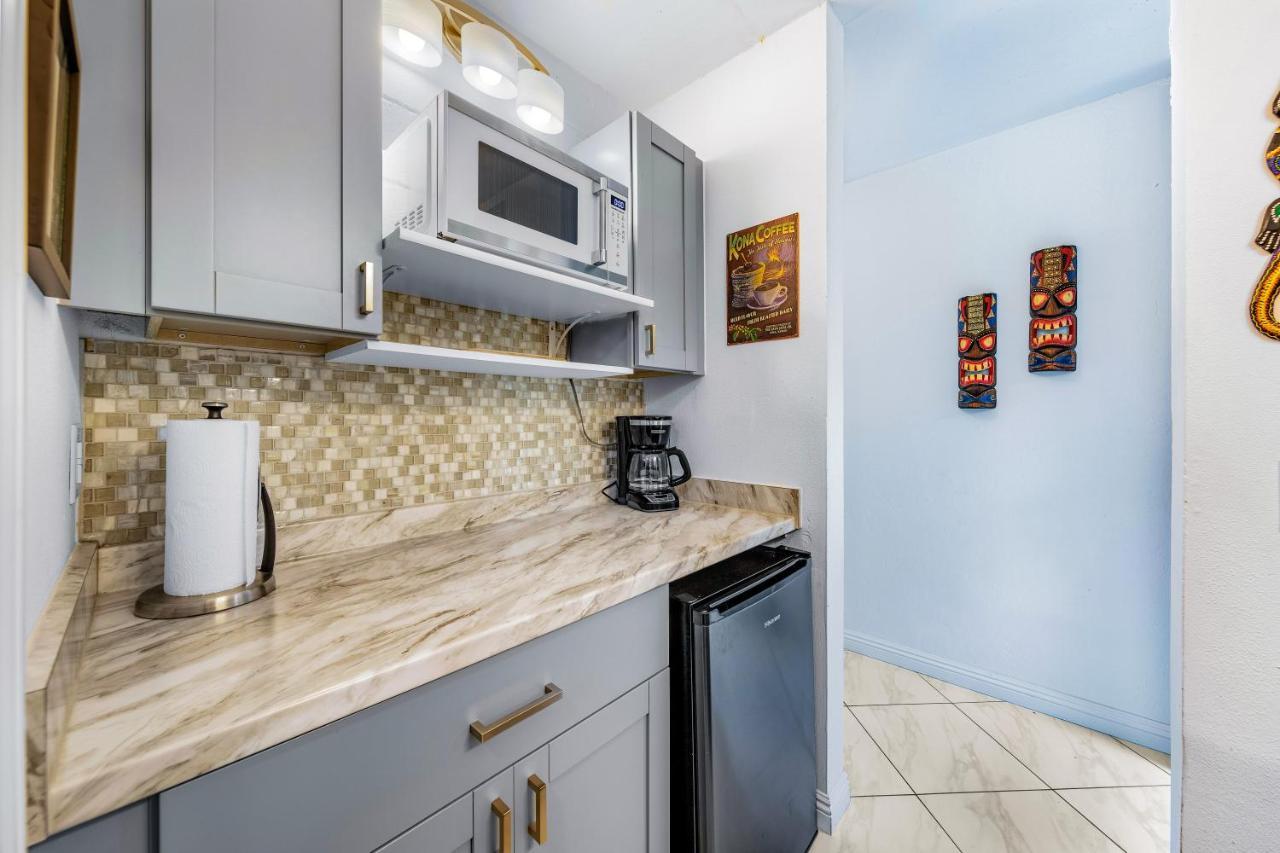 Downtown Hawaiian Theme Condo With Hot Tub, Pool & Beach - Kona Islander Inn Kailua-Kona Buitenkant foto