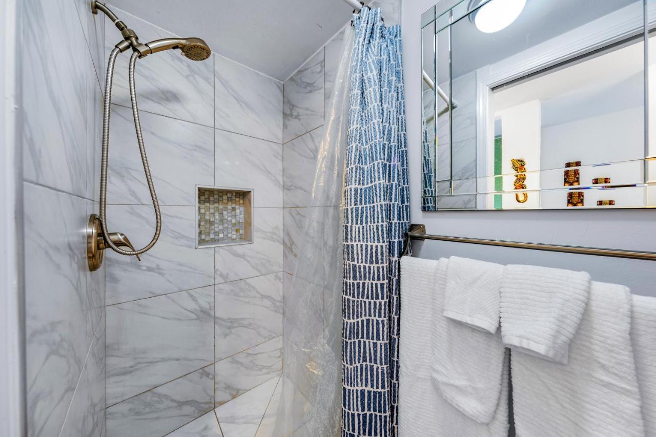 Downtown Hawaiian Theme Condo With Hot Tub, Pool & Beach - Kona Islander Inn Kailua-Kona Buitenkant foto