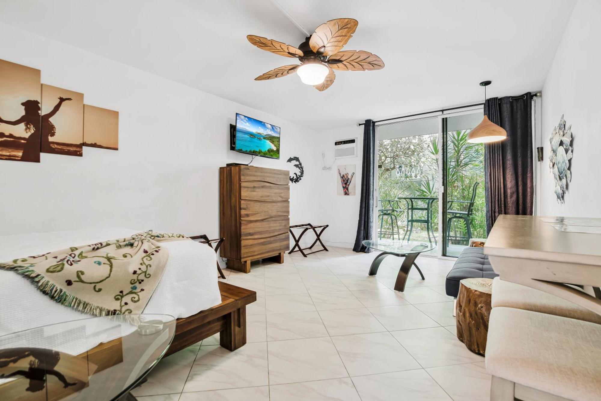 Downtown Hawaiian Theme Condo With Hot Tub, Pool & Beach - Kona Islander Inn Kailua-Kona Buitenkant foto
