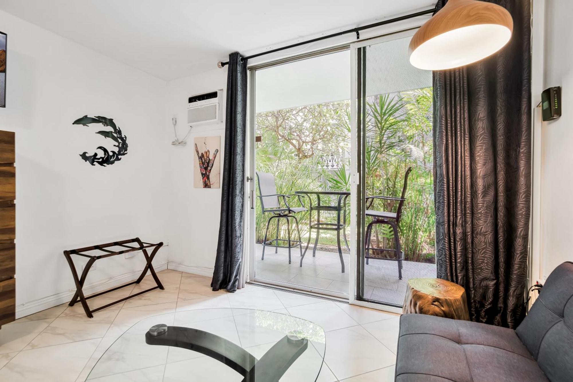 Downtown Hawaiian Theme Condo With Hot Tub, Pool & Beach - Kona Islander Inn Kailua-Kona Buitenkant foto