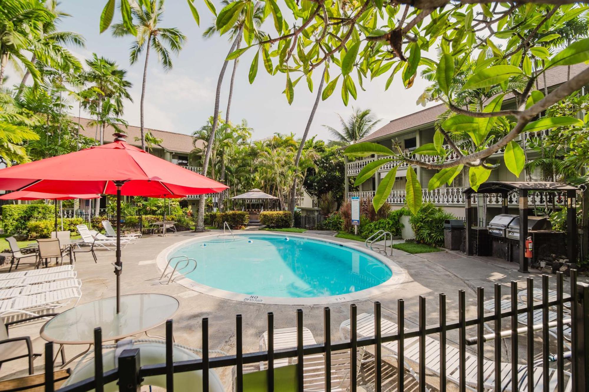 Downtown Hawaiian Theme Condo With Hot Tub, Pool & Beach - Kona Islander Inn Kailua-Kona Buitenkant foto